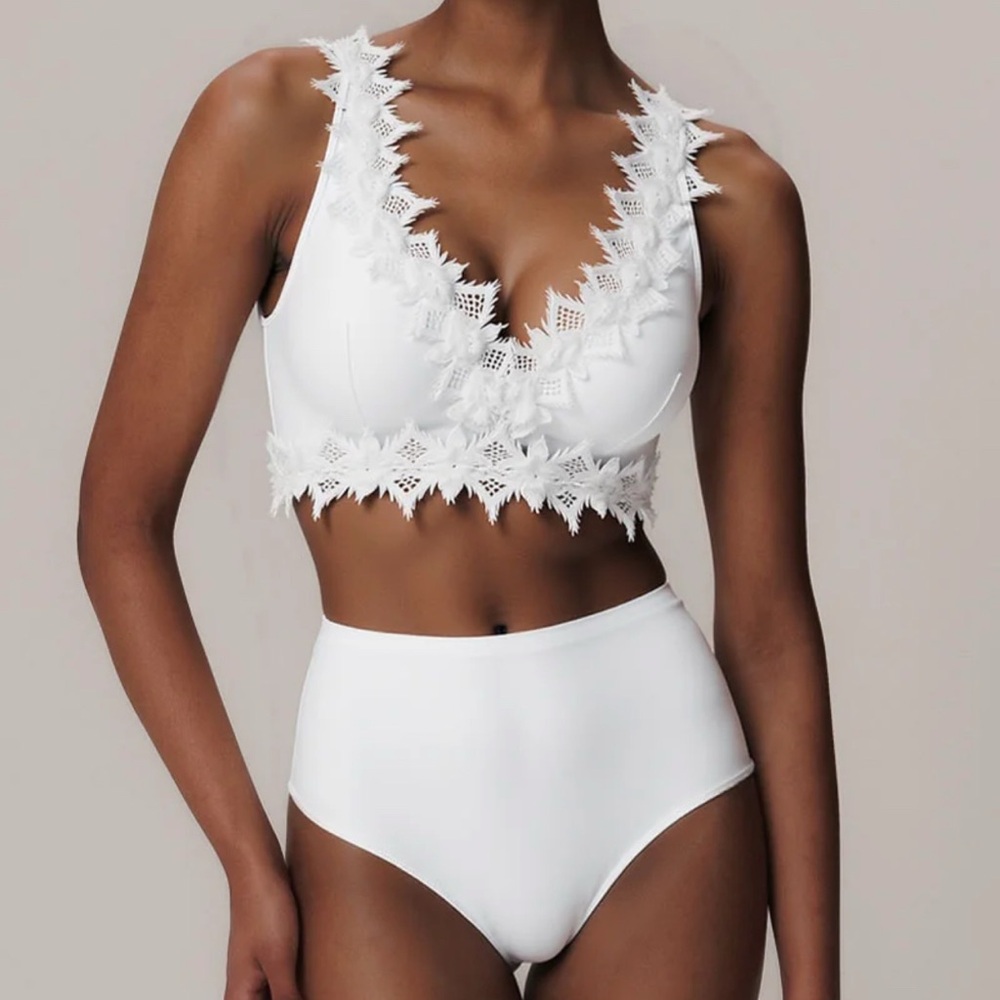 Lace V neck Bikini and Skirt Set🏝️ - Picture 3 of 14